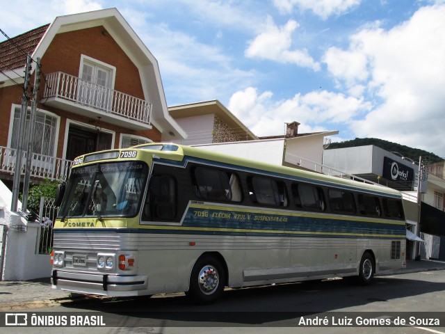 Ônibus Particulares 7096 na cidade de Poços de Caldas, Minas Gerais, Brasil, por André Luiz Gomes de Souza. Número da foto: #6685178.