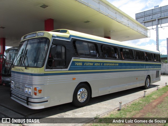 Ônibus Particulares 7096 na cidade de Poços de Caldas, Minas Gerais, Brasil, por André Luiz Gomes de Souza. Número da foto: #6685169.