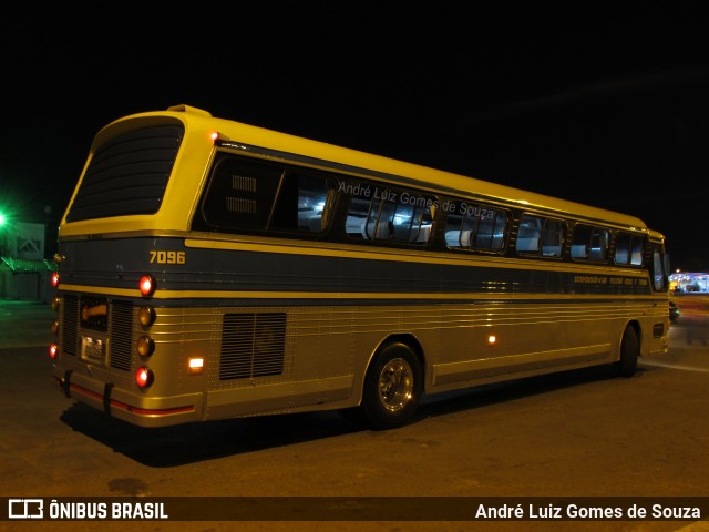 Ônibus Particulares 7096 na cidade de Mogi Mirim, São Paulo, Brasil, por André Luiz Gomes de Souza. ID da foto: 6685200.