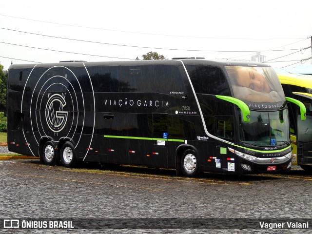 Viação Garcia 7058 na cidade de Foz do Iguaçu, Paraná, Brasil, por Vagner Valani. Número da foto: #6685491.
