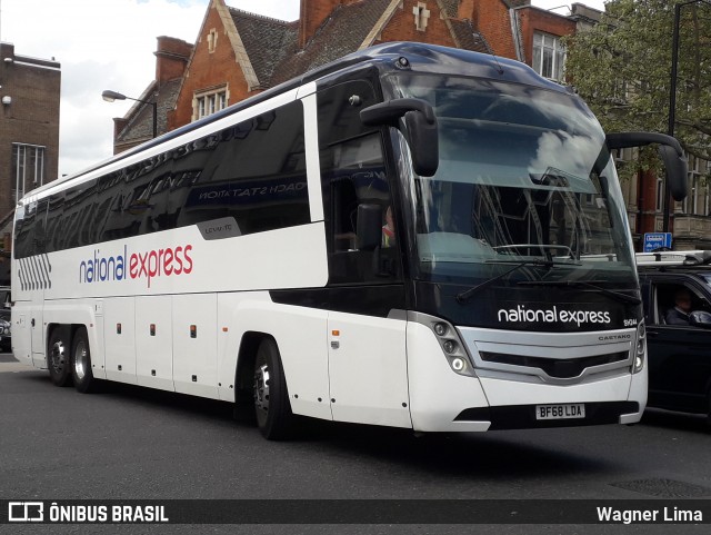 National Express  na cidade de London, Greater London, Inglaterra, por Wagner Lima. ID da foto: 6688899.