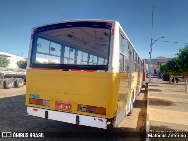 Escolares 106 na cidade de João Dourado, Bahia, Brasil, por Matheus Zeferino. ID da foto: 6617736.