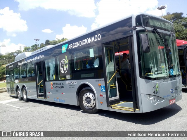 Viação Gato Preto 8 2005 na cidade de Pacaembu, São Paulo, Brasil, por Edinilson Henrique Ferreira. ID da foto: 6617436.