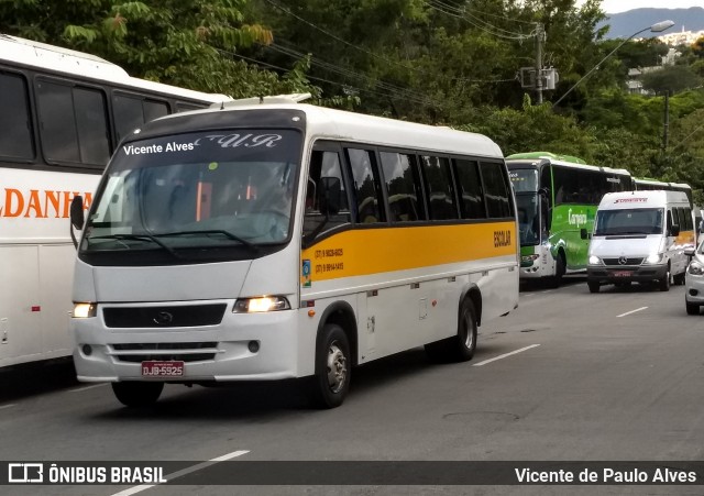 Van Tur 5925 na cidade de Belo Horizonte, Minas Gerais, Brasil, por Vicente de Paulo Alves. Número da foto: #6623612.