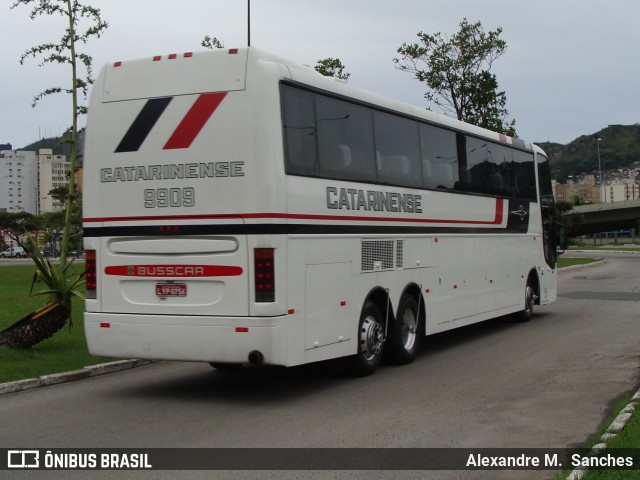 Auto Viação Catarinense 9909 na cidade de Florianópolis, Santa Catarina, Brasil, por Alexandre M.  Sanches. ID da foto: 6720626.