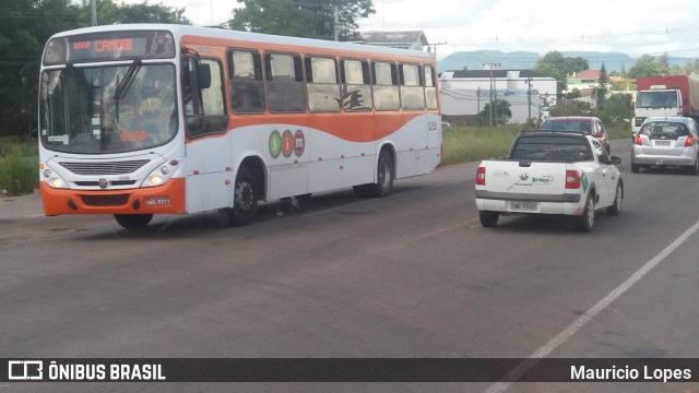 Viação Centro Oeste 5250 na cidade de Santa Maria, Rio Grande do Sul, Brasil, por Mauricio Lopes. Número da foto: #6722564.