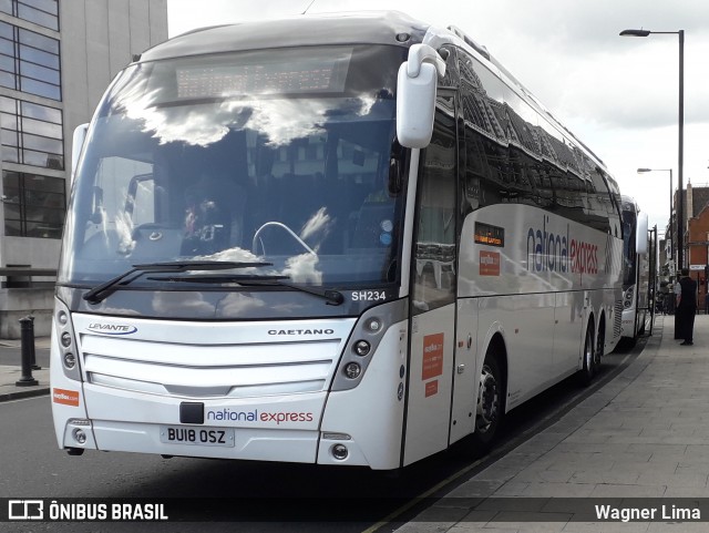National Express  na cidade de London, Greater London, Inglaterra, por Wagner Lima. Número da foto: #6729781.