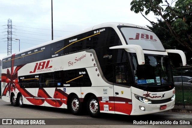 JBL Turismo 7100 na cidade de São Paulo, São Paulo, Brasil, por Rudnei Aparecido da Silva. Número da foto: #6734049.