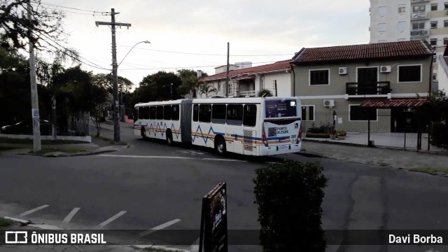 Trevo Transportes Coletivos 1068 na cidade de Porto Alegre, Rio Grande do Sul, Brasil, por Davi Borba. Número da foto: #6735336.