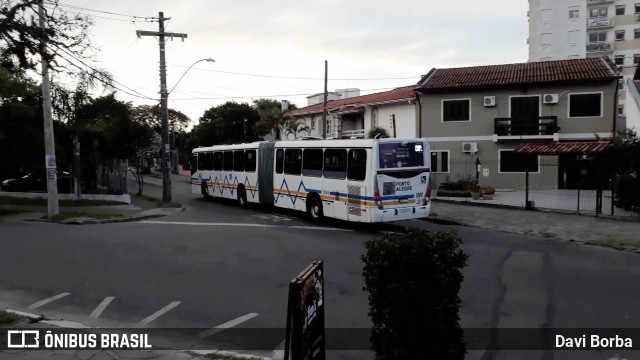 Trevo Transportes Coletivos 1068 na cidade de Porto Alegre, Rio Grande do Sul, Brasil, por Davi Borba. ID da foto: 6735336.