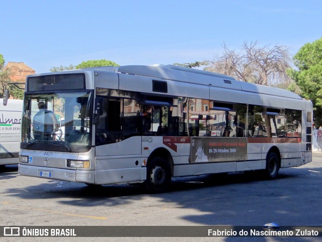 ATAC - Azienda Tramvie e Autobus del Comune di Roma 4421 na cidade de Rome, Rome Capital, Lazio, Itália, por Fabricio do Nascimento Zulato. ID da foto: 6739963.