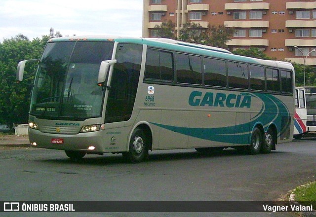 Viação Garcia 6968 na cidade de Foz do Iguaçu, Paraná, Brasil, por Vagner Valani. Número da foto: #6699155.