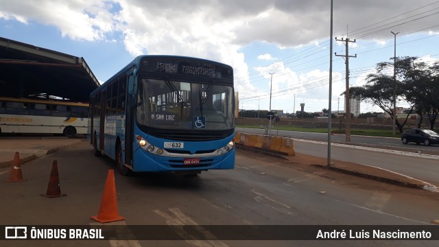 Taguatur - Taguatinga Transporte e Turismo 05632 na cidade de Taguatinga, Distrito Federal, Brasil, por André Luis Nascimento . Número da foto: #6745377.