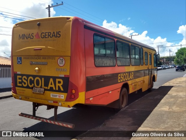 Escolares 4664 na cidade de Araguari, Minas Gerais, Brasil, por Gustavo Oliveira da Silva. ID da foto: 6750810.