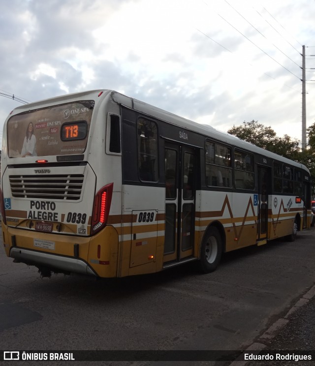 Companhia Carris Porto-Alegrense 0839 na cidade de Porto Alegre, Rio Grande do Sul, Brasil, por Eduardo Rodrigues. Número da foto: #6751177.
