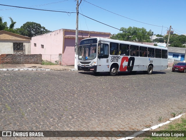 Viação Centro Oeste 322 na cidade de Santiago, Rio Grande do Sul, Brasil, por Mauricio Lopes. ID da foto: 6755367.