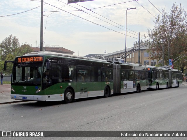ATM > Azienda Trasporti Milanesi 705 na cidade de Milan, Milan, Lombardy, Itália, por Fabricio do Nascimento Zulato. Número da foto: #6759611.
