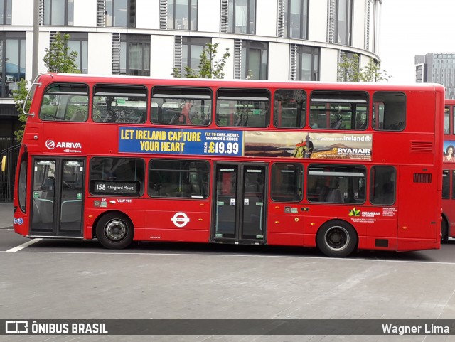 Arriva  na cidade de London, Greater London, Inglaterra, por Wagner Lima. Número da foto: #6703418.