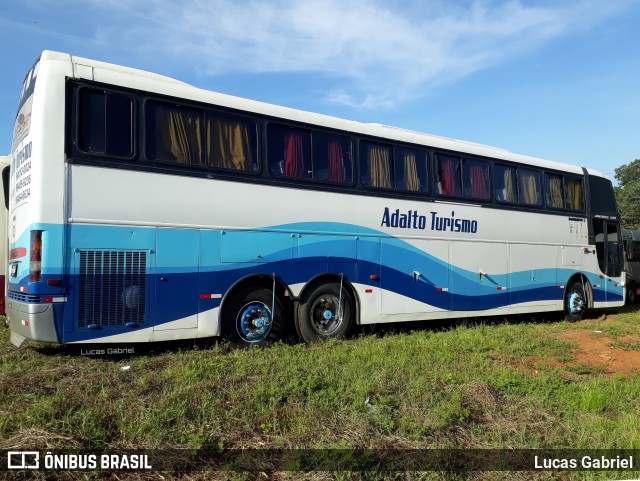 Adalto Turismo 1323 na cidade de Santa Cruz dos Milagres, Piauí, Brasil, por Lucas Gabriel. Número da foto: #6704934.