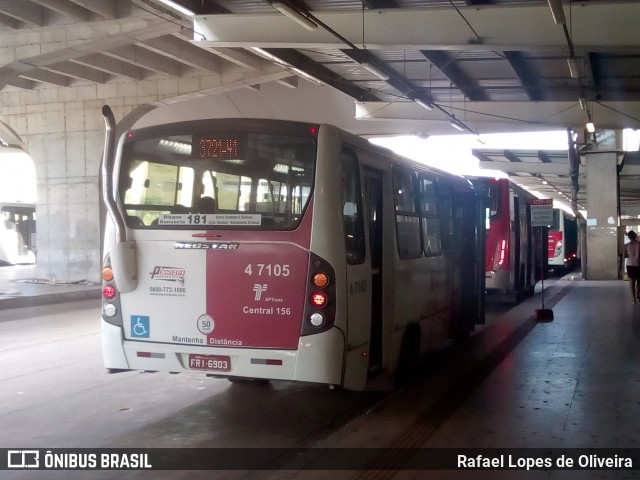 Pêssego Transportes 4 7105 na cidade de São Paulo, São Paulo, Brasil, por Rafael Lopes de Oliveira. ID da foto: 6714100.