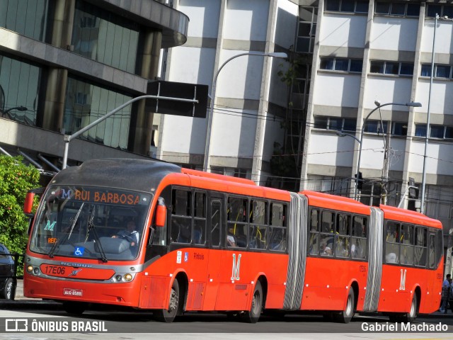 Expresso Azul 17E06 na cidade de Curitiba, Paraná, Brasil, por Gabriel Machado. Número da foto: #6802669.