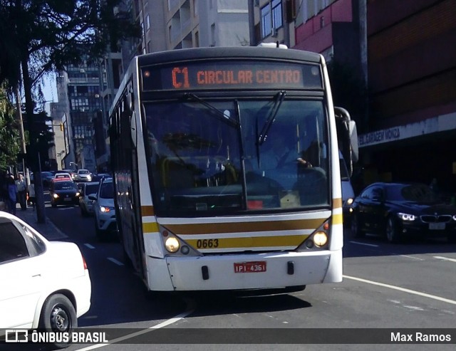 Companhia Carris Porto-Alegrense 0663 na cidade de Porto Alegre, Rio Grande do Sul, Brasil, por Max Ramos. Número da foto: #6804355.