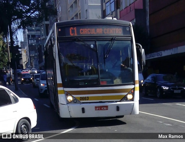 Companhia Carris Porto-Alegrense 0663 na cidade de Porto Alegre, Rio Grande do Sul, Brasil, por Max Ramos. ID da foto: 6804355.