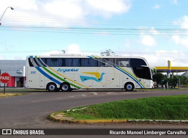 Transporte Argenta - Argentur 858 na cidade de Santa Cruz do Sul, Rio Grande do Sul, Brasil, por Ricardo Manoel Limberger Carvalho. Número da foto: #6808576.