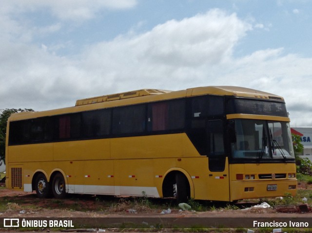 Ônibus Particulares 260 na cidade de Assis, São Paulo, Brasil, por Francisco Ivano. Número da foto: #6776645.