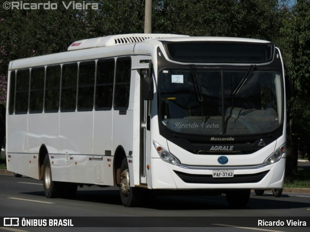 Ônibus Particulares 3742 na cidade de Cruzeiro, Distrito Federal, Brasil, por Ricardo Vieira. Número da foto: #6776155.