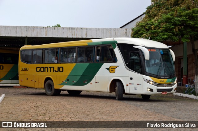 Empresa Gontijo de Transportes 3210 na cidade de Salto da Divisa, Minas Gerais, Brasil, por Flavio Rodrigues Silva. ID da foto: 6820946.