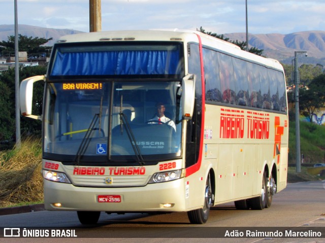 Ribeiro Turismo 2228 na cidade de Belo Horizonte, Minas Gerais, Brasil, por Adão Raimundo Marcelino. Número da foto: #6823806.