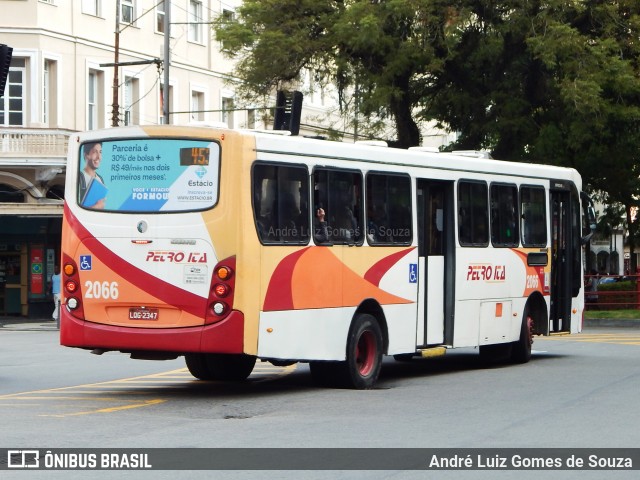 Petro Ita Transportes Coletivos de Passageiros 2066 na cidade de Petrópolis, Rio de Janeiro, Brasil, por André Luiz Gomes de Souza. Número da foto: #6825843.