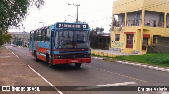 Transportes Nystrom 21 na cidade de Quaraí, Rio Grande do Sul, Brasil, por Enrique Valerio. Número da foto: #6829506.