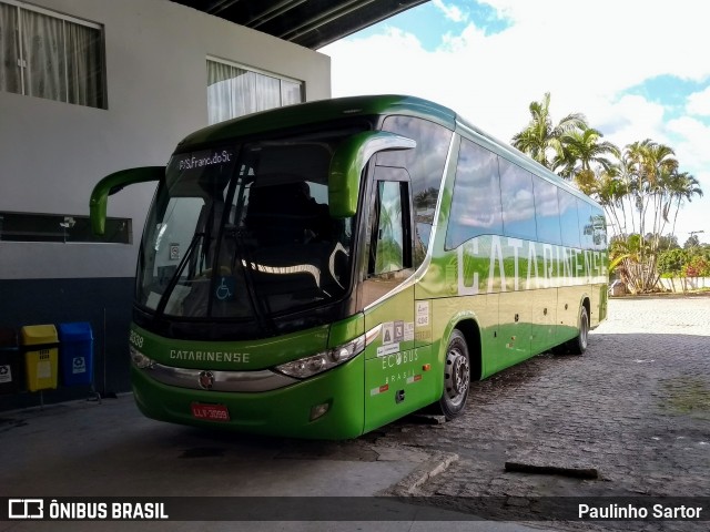 Auto Viação Catarinense 3338 na cidade de Garuva, Santa Catarina, Brasil, por Paulinho Sartor. Número da foto: #6831739.
