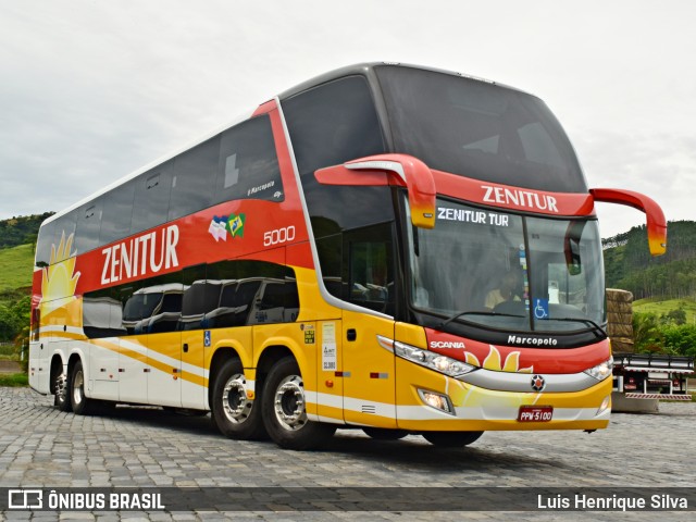 Zenitur 5000 na cidade de Aparecida, São Paulo, Brasil, por Luis Henrique Silva. Número da foto: #6832466.