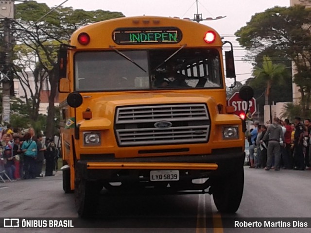Ônibus Particulares 5839 na cidade de Diadema, São Paulo, Brasil, por Roberto Martins Dias. Número da foto: #6836767.