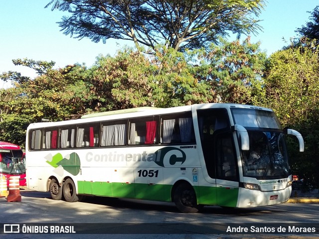 Viação Continental de Transportes 1051 na cidade de São Paulo, São Paulo, Brasil, por Andre Santos de Moraes. Número da foto: #6838040.