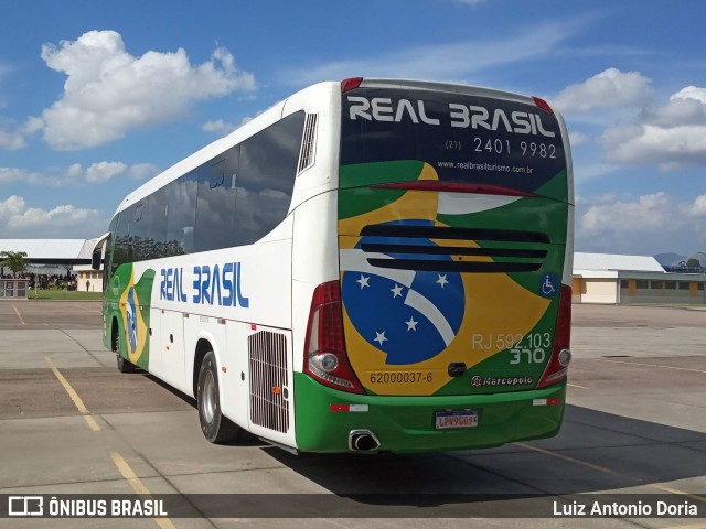 Real Brasil Turismo RJ 592.103 na cidade de Rio de Janeiro, Rio de Janeiro, Brasil, por Luiz Antonio Doria. Número da foto: #6838707.