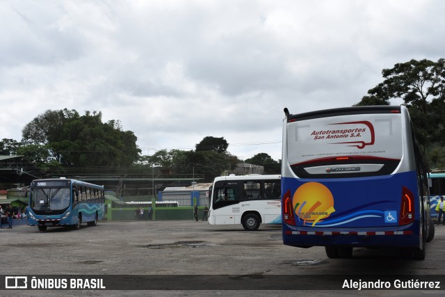 Autotransportes San Antonio  na cidade de San Antonio, Desamparados, San José, Costa Rica, por Alejandro Gutiérrez. Número da foto: #6839563.