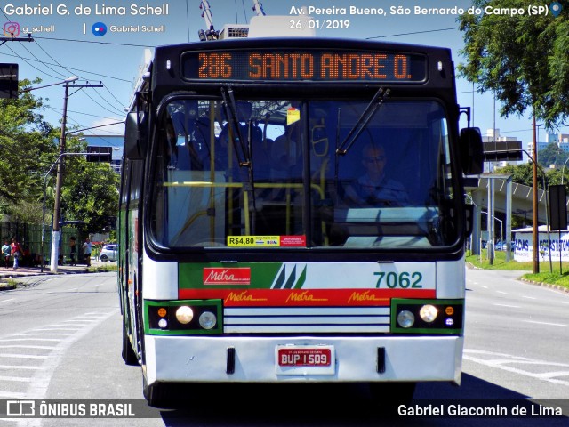 Metra - Sistema Metropolitano de Transporte 7062 na cidade de São Bernardo do Campo, São Paulo, Brasil, por Gabriel Giacomin de Lima. ID da foto: 6842680.