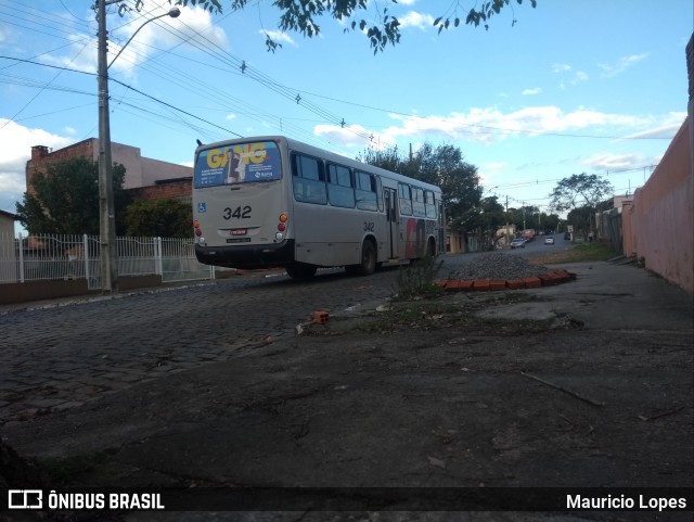 Viação Centro Oeste 342 na cidade de Santiago, Rio Grande do Sul, Brasil, por Mauricio Lopes. ID da foto: 6845144.