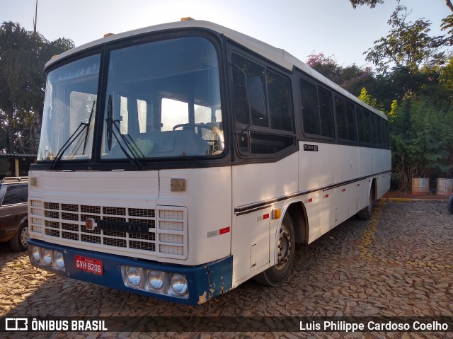 Ônibus Particulares GVH8206 na cidade de Pitangui, Minas Gerais, Brasil, por Luis Philippe Cardoso Coelho. Número da foto: #6781611.