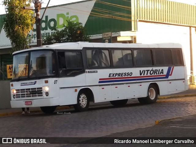 Expresso Vitória 07 na cidade de Rio Pardo, Rio Grande do Sul, Brasil, por Ricardo Manoel Limberger Carvalho. ID da foto: 6790829.