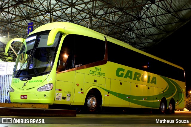 Viação Garcia 7889 na cidade de Maringá, Paraná, Brasil, por Matheus Souza. Número da foto: #6876658.