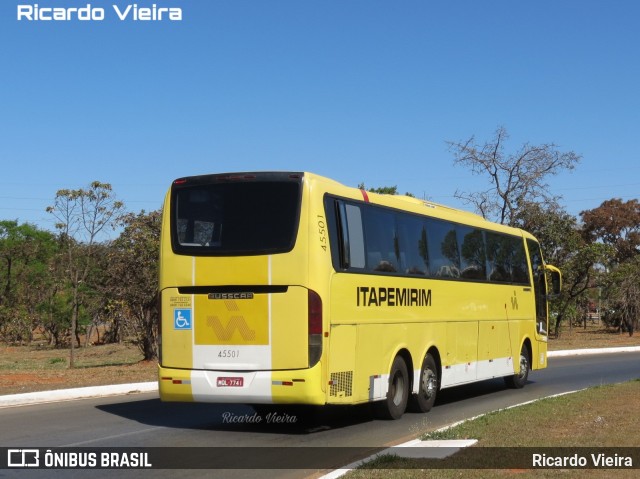 Viação Itapemirim 45501 na cidade de Brasília, Distrito Federal, Brasil, por Ricardo Vieira. ID da foto: 6880710.