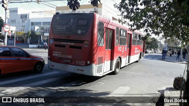 Trevo Transportes Coletivos 1102 na cidade de Porto Alegre, Rio Grande do Sul, Brasil, por Davi Borba. Número da foto: #6883696.