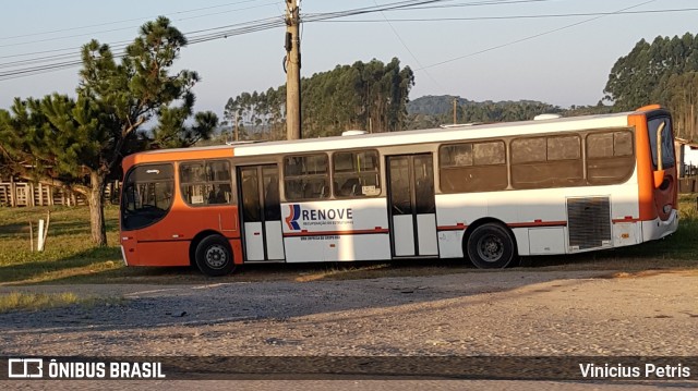 Ônibus Particulares 7744 na cidade de Araquari, Santa Catarina, Brasil, por Vinicius Petris. Número da foto: #6884301.
