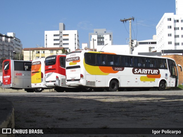 Saritur - Santa Rita Transporte Urbano e Rodoviário 21300 na cidade de Divinópolis, Minas Gerais, Brasil, por Igor Policarpo. ID da foto: 6886270.