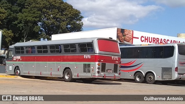 Ônibus Particulares 7779 na cidade de Araxá, Minas Gerais, Brasil, por Guilherme Antonio. Número da foto: #6885354.